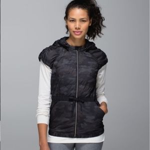 LULULEMON | SPRING FLING PUFFER VEST - LOTUS CAMO BLACK 6